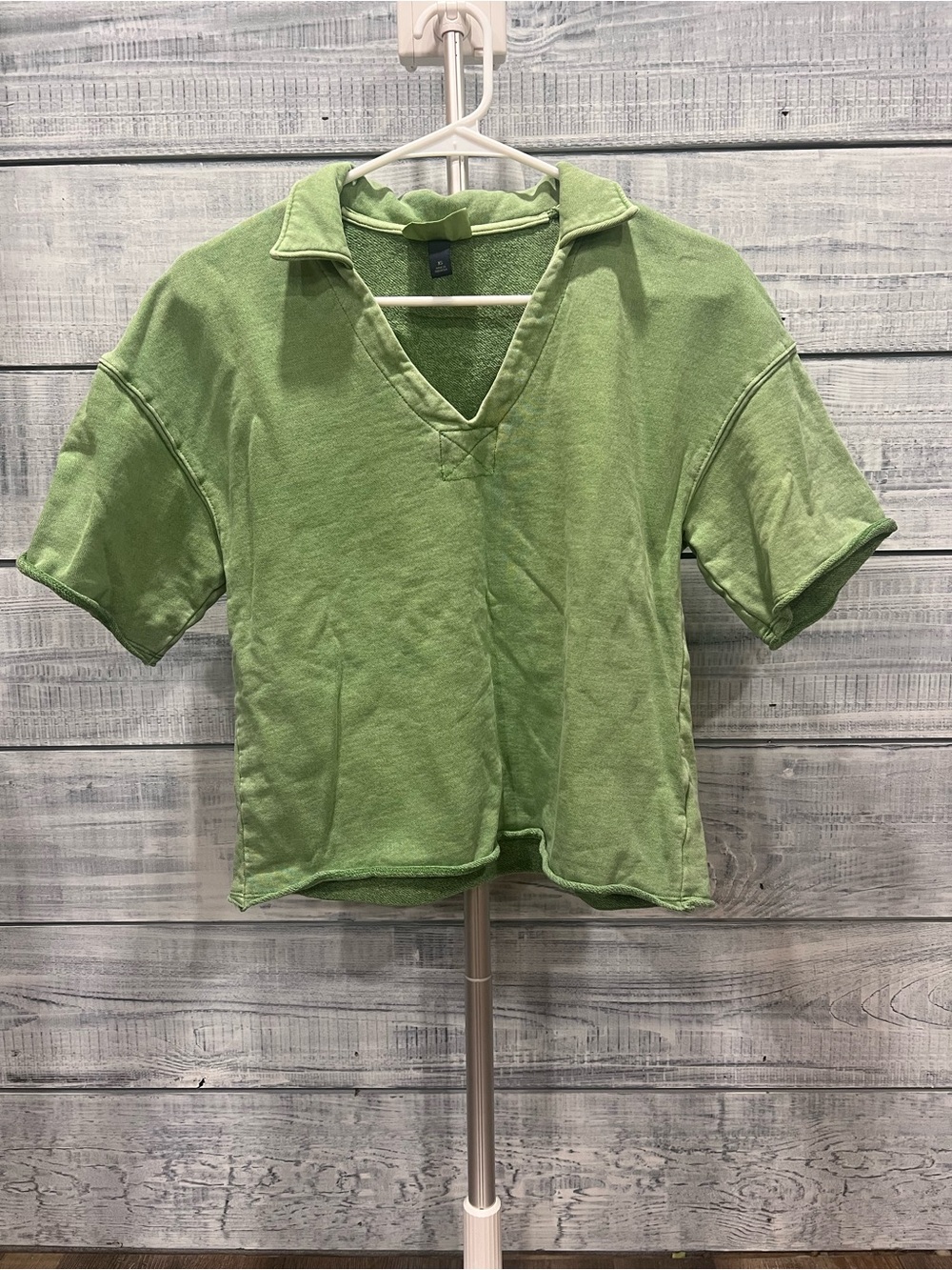 Universal Thread Light Green V-Neck Collared Crop Top